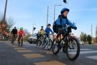 Ismét elindult a pécsi bicibusz: a gyerekek menetrend szerint, együtt tekertek be az iskolába