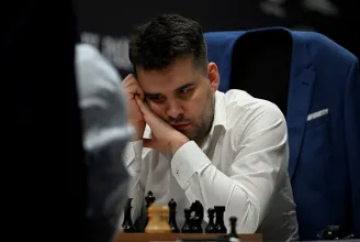Nem lehet Moszkvában a sakkvilágbajnoki döntő