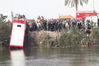 Csatornába hajtott egy busz Egyiptomban, tizenkilencen meghaltak