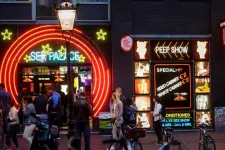 Költöztetnék Amszterdam vörös lámpás negyedét, de nem találnak helyet az új szexplázának