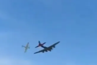 A levegőben ütközött össze két katonai repülő egy dallasi légibemutatón