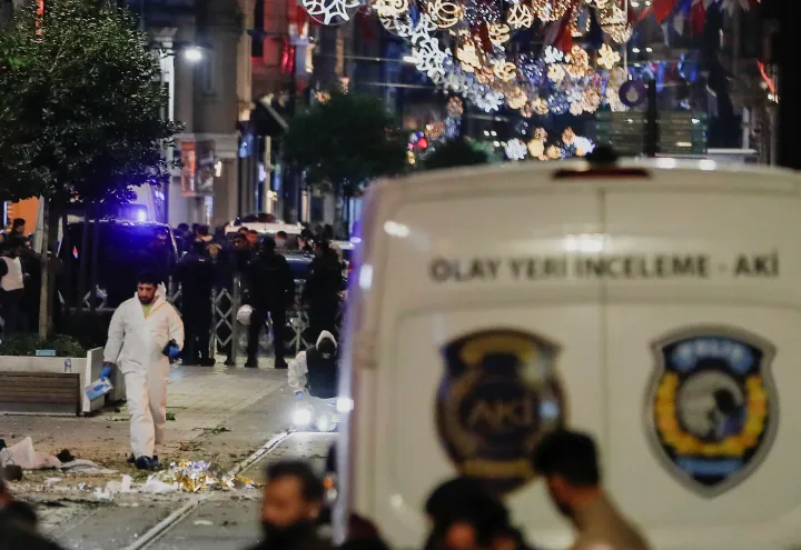 Hat halálos áldozata van az isztambuli robbantásnak – Fotó: Kemal Aslan / Reuters