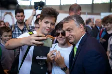 Orbánról és a honvédelemről is kérdezték egy székesfehérvári középiskola diákjait egy kérdőívben
