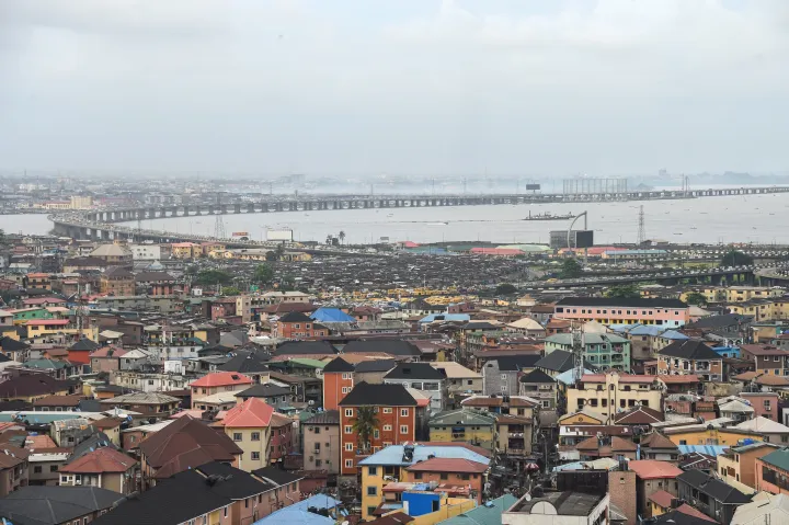 Lagos, Nigéria gazdasági központja. A város külvárosai várhatóan tovább fognak növekedni a következő években – Fotó: Pius Utomi Ekpei / AFP or licensors