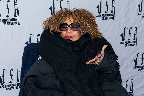 ALS-ben szenved és énekelni sem tud a Killing Me Softlyval berobbanó souldíva, Roberta Flack