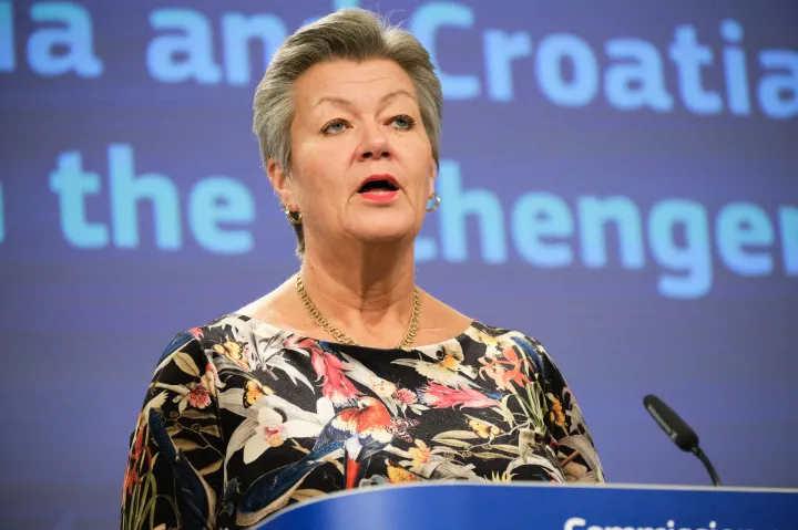 Ylva Johansson tart sajtótájékoztatót – Fotó: Alicia Perdu / Európai Bizottság Sajtóosztálya