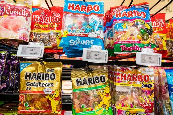 Megtalálta és visszaadta a Haribo 4,6 millió eurós csekkét, gumicukrot kapott cserébe