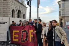 A Karmelita előtt hívták meg a diákok a kormányt a pénteki élőláncra