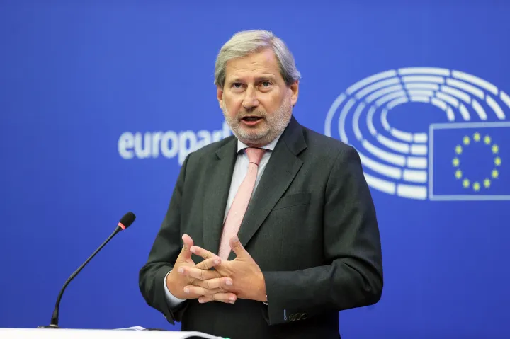 Egy uniós biztos szokatlanul keményen bírálta a magyar kormányt
