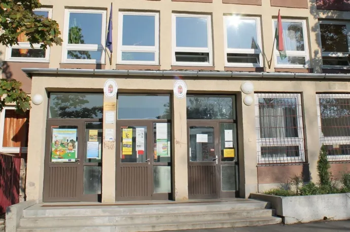 Hét gyereket kórházba szállítottak egy kecskeméti iskolából, ahol ismeretlen eredetű gáz okozott tüneteket