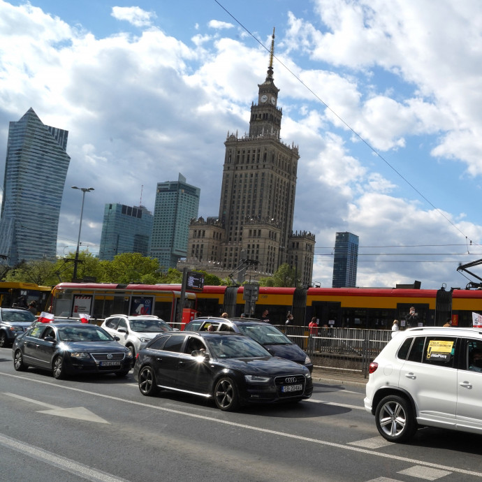 A lengyel bérek már a japánok nyomába eredtek a kormánypárt vezetője szerint