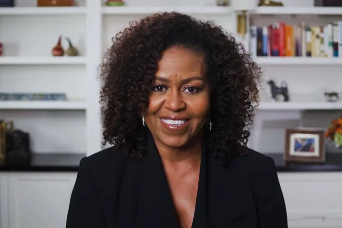 Michelle Obama inkább kivasalta az afro haját, mert az amerikaiak szerinte nem álltak készen a természetes hajára