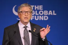 Bill Gates 2700 milliárd forintnyi segélyt küld Afrikába