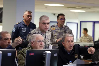 Észak-szíriai és észak-iraki kurd hadállásokra mért csapásokat a török légierő