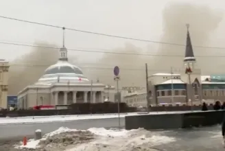 Hatalmas füsttel égett egy virágüzlet raktára Moszkva központjában, három ember meghalt