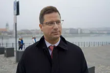 Gulyás Gergely elismerte, hogy az Alapjogokért Központ neki köszönheti az első tízmilliókat