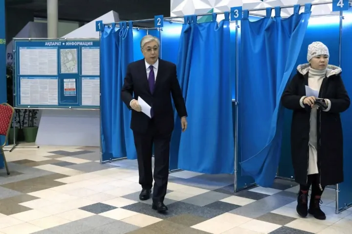 Kaszim-Zsomart Tokajev szavazás után – Fotó: AFP