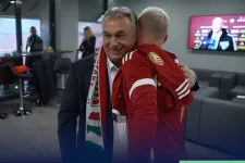 Orbán szűkszavúan reagált a nagy-magyarországos sálja miatt kitört botrányra