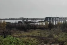 Hatszáz méterre a fronttól, az oroszok által felrobbantott herszoni hídnál jártunk