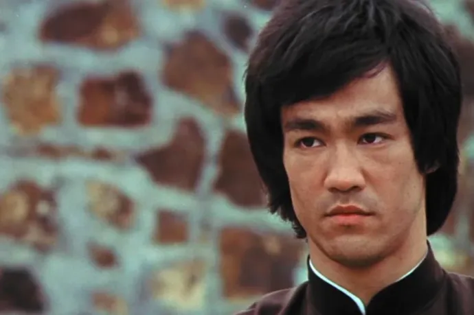 Azért halhatott meg Bruce Lee, mert túl sok vizet ivott egy új tanulmány szerint