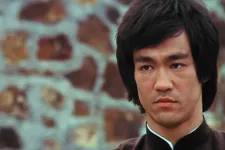 Azért halhatott meg Bruce Lee, mert túl sok vizet ivott egy új tanulmány szerint