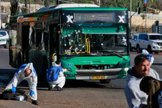 Buszmegállókban robbantottak Jeruzsálemben, 1 ember meghalt, 18 megsérült