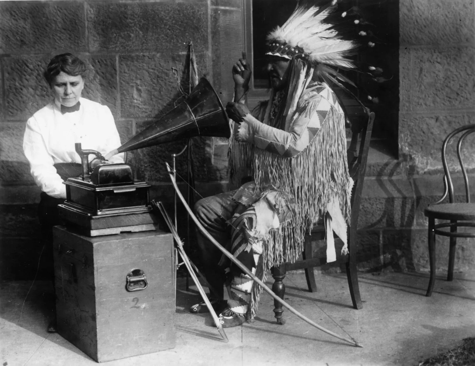 Frances Densmore etnológus amerikai őslakosok zenéjét rögzíti 1900 körül – Fotó: MPI / Getty Images