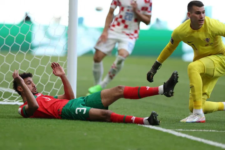 Marokkói játékos a földön a Horvátország elleni meccsen – Fotó: Fadel Senna / AFP or licensors