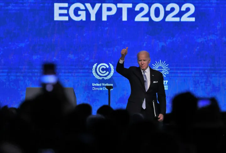 Joe Biden amerikai elnök a COP27 klímakonferencián mondott beszéde után Sarm es-Sejkben 2022. november 11-én – Fotó: Ahmad Gharabli / AFP