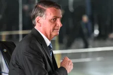 Bolsonaro mégse nyugodott bele a vereségbe, megtámadta a választási eredményt