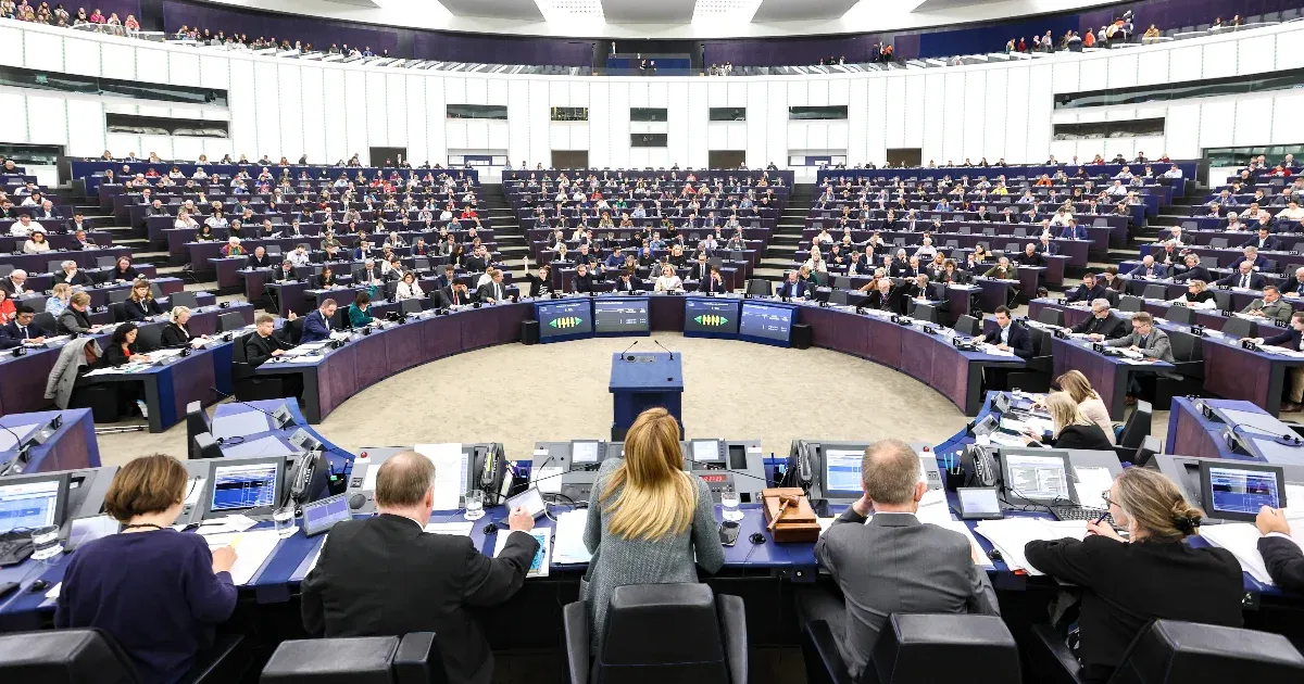 Döntött az Európai Parlament: zároltatnának 3000 milliárd forintnyi magyar EU-támogatást