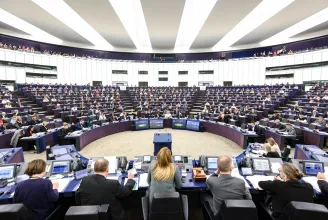 Döntött az Európai Parlament: zároltatnának 3000 milliárd forintnyi magyar EU-támogatást
