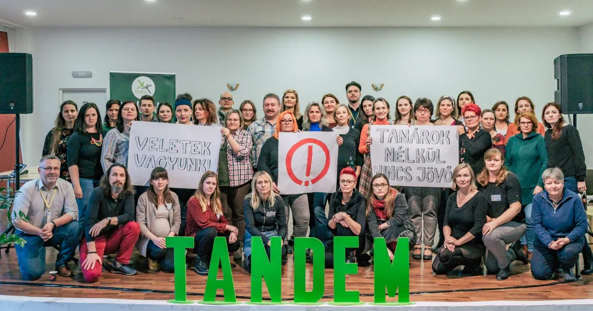 Szlovákiai pedagógusok álltak ki a tiltakozó magyar tanárok mellett