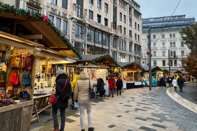 Karácsonyi vásár a Vörösmarty téren 2022. november 23-án – Fotó: Nagy Bálint / Telex