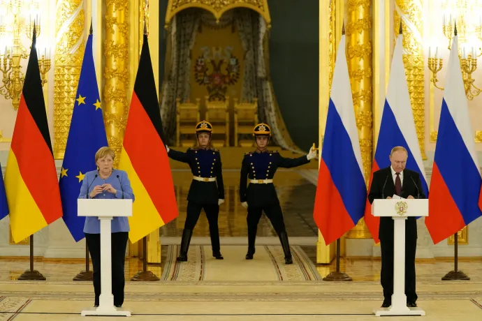 Angela Merkel és Vlagyimir Putyin sajtótájékoztatója a német kancellár és az orosz elnök 2021 augusztus 20-i tárgyalásuk után Moszkvában – Fotó: Alexander Zemlianichenko / Associated Press / AFP