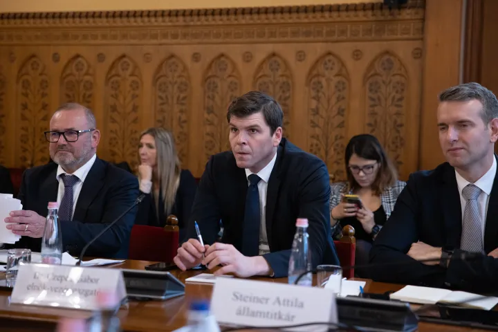 Czepek Gábor az MVM mai elnök-vezérigazgatója közigazgatási államtitkárként segíti majd az új energetikai miniszter munkáját – Fotó: Hevesi-Szabó Lujza / Telex