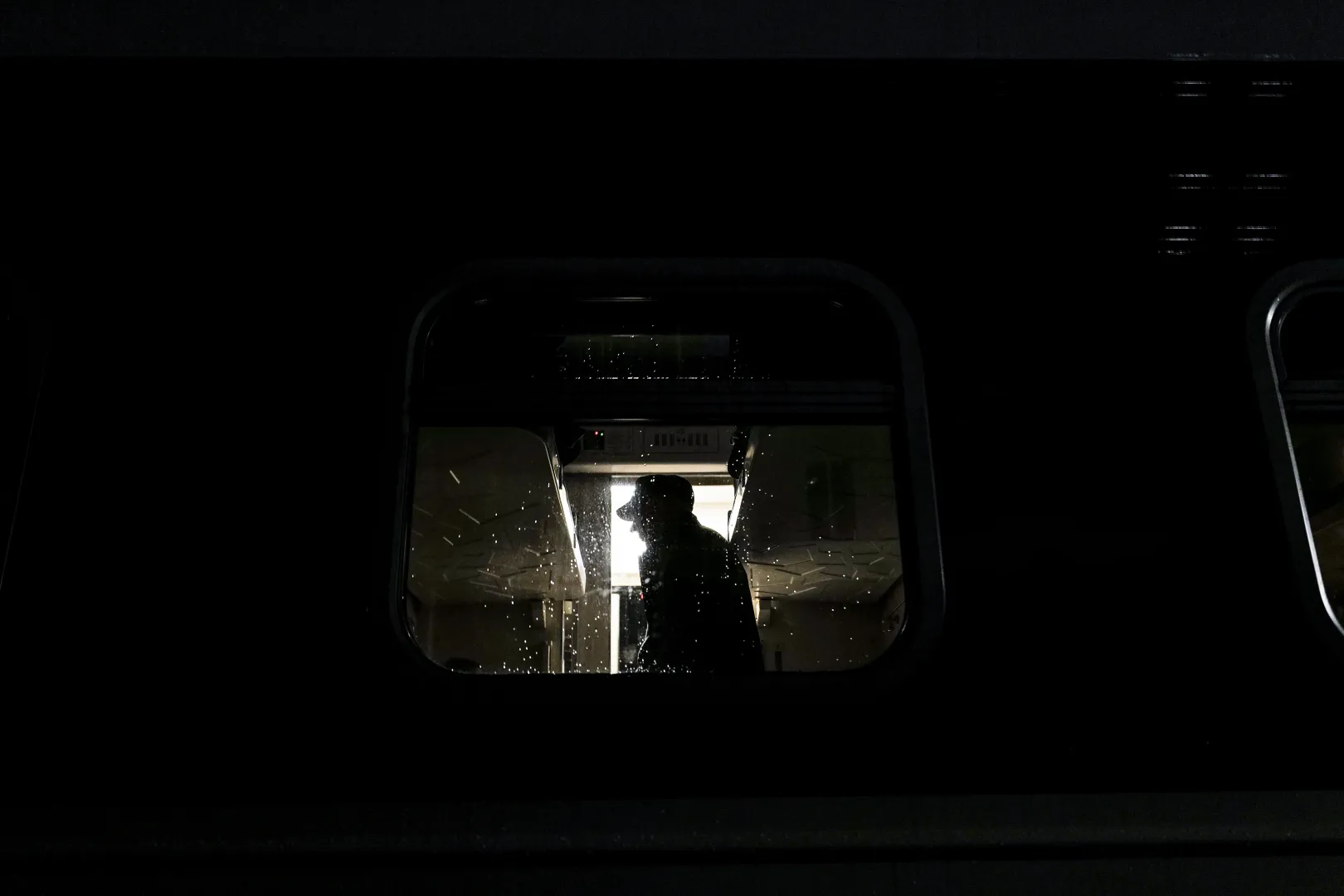 Útnak indul a vonat Kijevbe. Herszonnak a márciustól novemberig tartó orosz megszállás alatt nem volt vasúti kapcsolata a külvilággal – Fotó: Huszti István / Telex