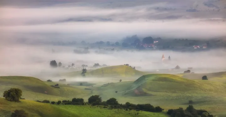 Az őszi ködök különösen látványossá tudják varázsolni a vidéket – Fotó: Major Jenő / Colinele Transilvaniei (Erdélyi dombvidék) Facebook-oldala