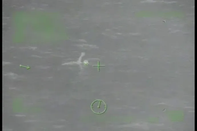 Tizenöt órát töltött a tengerben, mielőtt kimentették