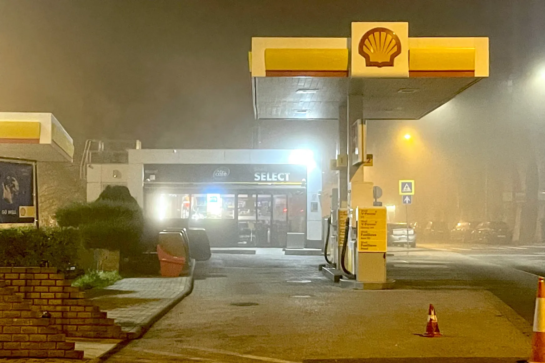 Korlátozás a Shell kútjain: 20 ezerért lehet vinni a benzinből, 50-ért a dízelből