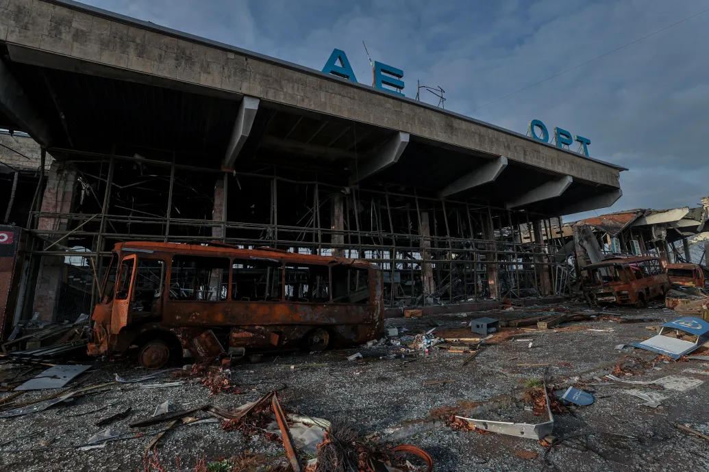 A repülőtér, amely az orosz haditechnika egyik legnagyobb temetője lett - helyszíni riport