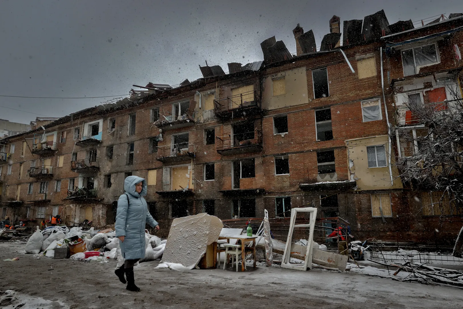 A november 23-án rakétatalálatot kapott lakóház a Kijevtől északra fekvő Vishorod elővárosban – Fotó: Huszti István / Telex
