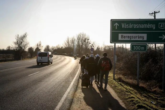 Több mint négyezren lépték át tegnap a magyar határt Ukrajnából