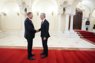 Bukarestben értekeznek a NATO-tagállamok képviselői, Jens Stoltenberget Klaus Johannis fogadta