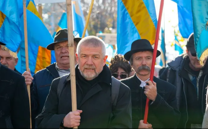 Egy székelyföldi autonómia-tüntetés, középen Izsák Balázs a Székely Nemzeti Tanács vezetője – Fotó: Toró Attila / Izsák Balázs Facebook-oldala 