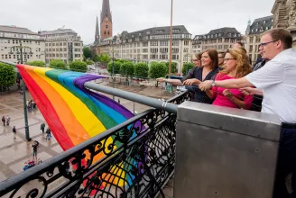 Nyíltan élhetnek ezentúl újraházasodott vagy azonos neműekkel folytatott kapcsolatban a német katolikus egyház munkatársai