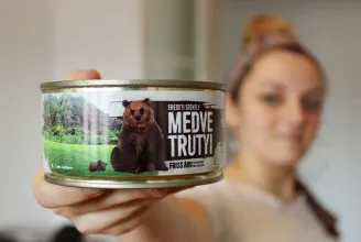 Felfedezte a román sajtó is a Csíki Sör medveszarkonzervét, a fogyasztóvédelem pedig csak vakarja a fejét