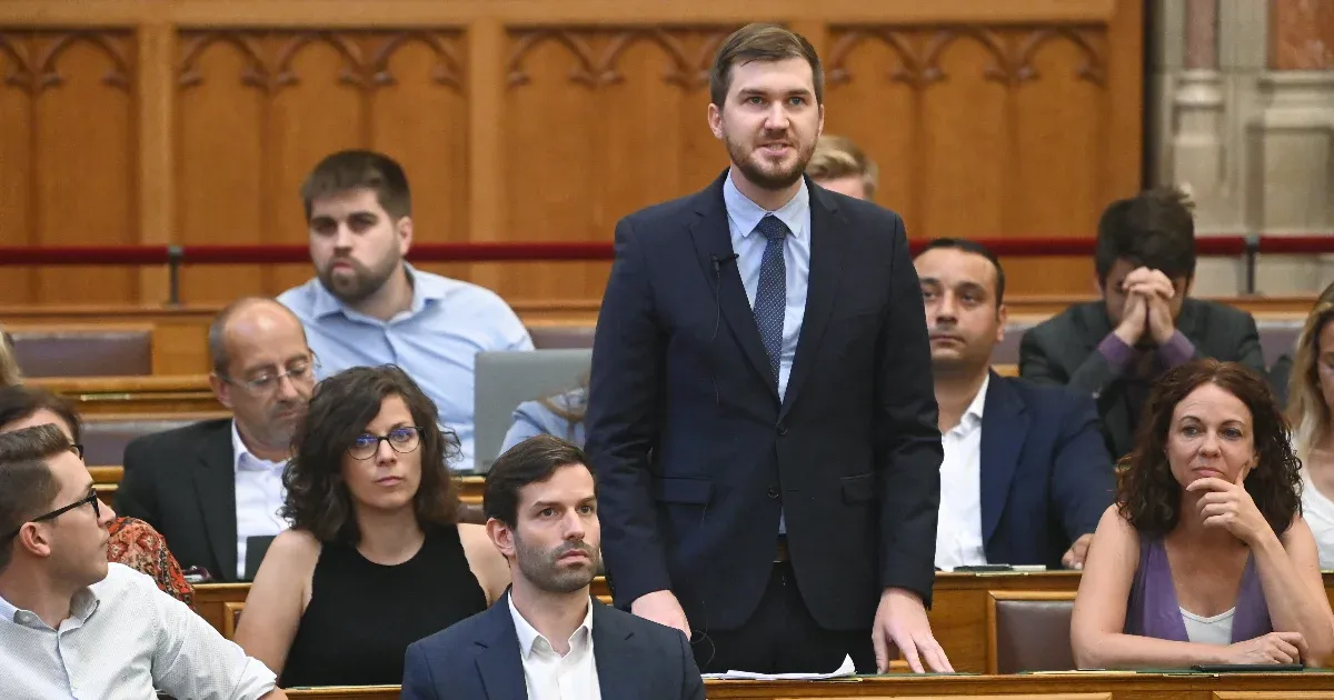 Závecz: A Momentum elnökét még Gyurcsány Ferencnél is kevésbé szeretik az ellenzéki szavazók