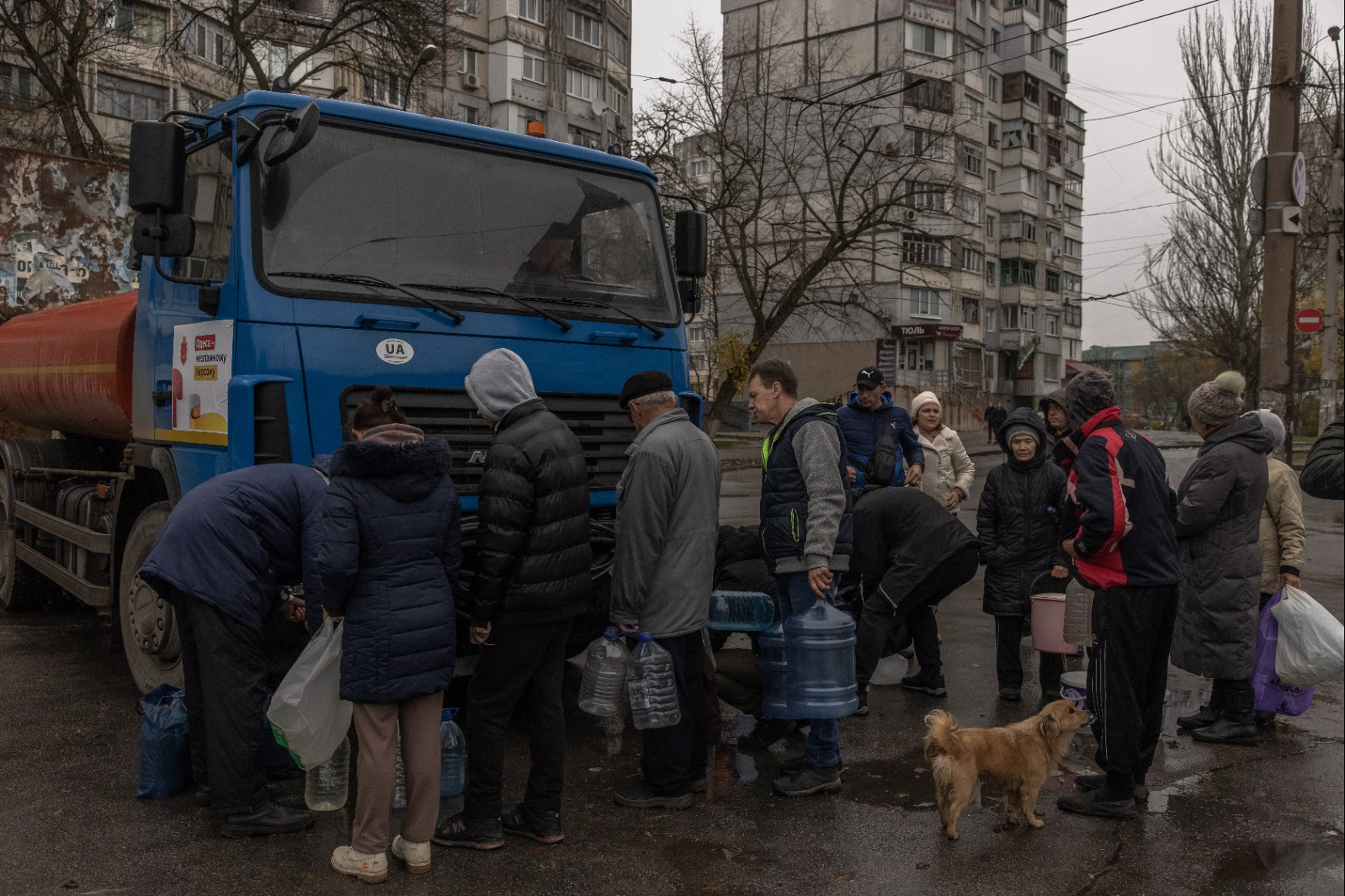 Fogolycserét ígérnek az oroszok Donyeckben, Ukrajna pénzt kap aknamentesítésre