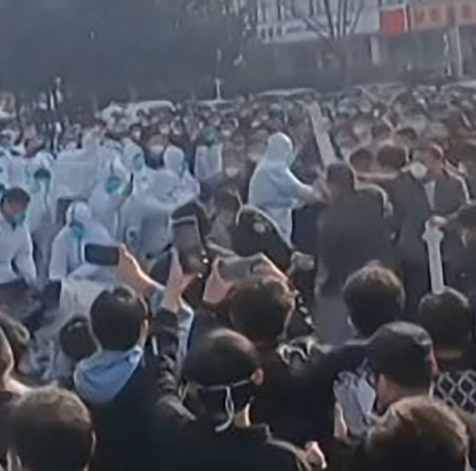 Több millió Iphone hiányzik majd a piacról a kínai óriásgyárban kitört zavargások miatt